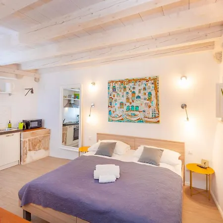 Rafael & Old Town By Duhomes Apartamento