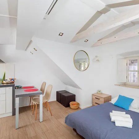 Rafael & Old Town By Duhomes Apartment *