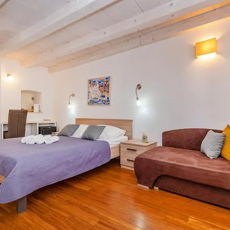 Rafael & Old Town By Duhomes