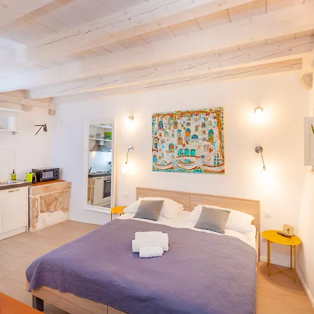 Rafael & Old Town By Duhomes Apartamento