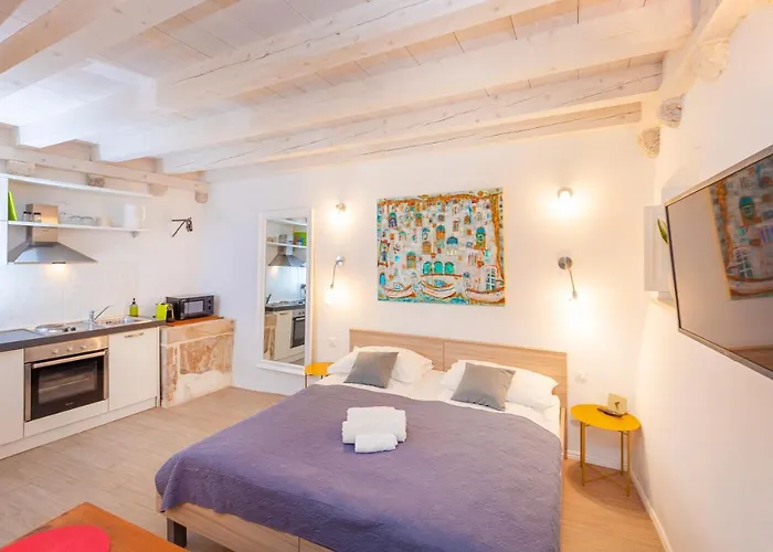 Rafael & Old Town By Duhomes Appartement