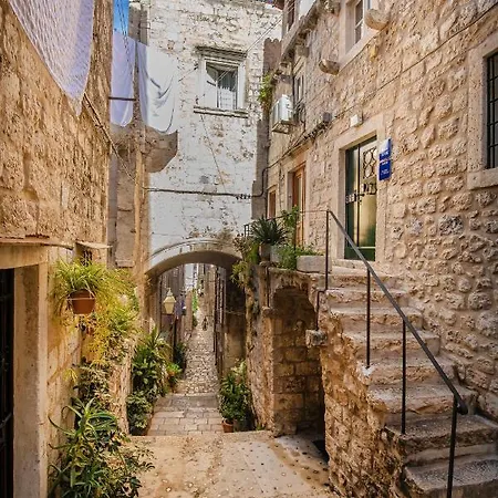 Rafael & Old Town By Duhomes Apartman *